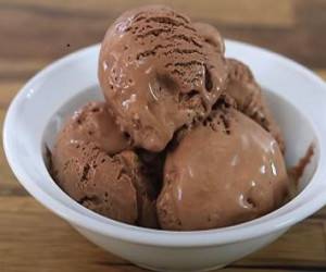 در خانه بستنی شکلاتی خوشمزه را حرفه ای درست کنید