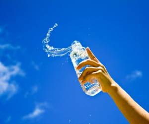 راهنمای انتخاب و خرید بطری آب سالم