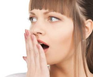 چگونه از بوی بد دهان خلاص شویم