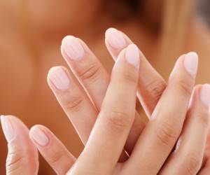 توصیه متخصص پوست برای رفع پیری دست
