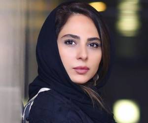 رعنا آزادی ور همبازی پریناز ایزدیار در سریال جیران