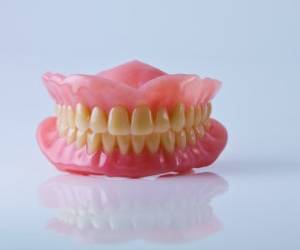 دلیل اصلی بدرنگی و زرد شدن دندان ها چیست؟