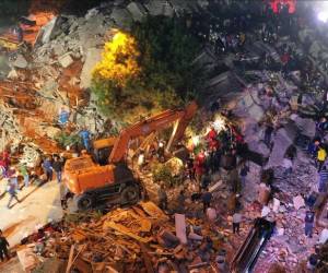 افزایش شمار قربانیان زلزله ازمیر در ترکیه