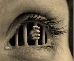 تنبیه زندانیان با تردمیل! + عکس