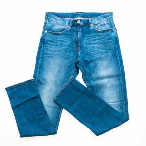 دلیل آبی رنگ بودن شلوار جین چیست؟