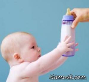 شیر دادن نماینده زن به نوزادش وسط سخنرانی! + عکس