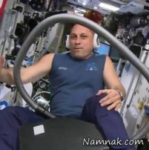 پرواز فضانورد با جاروبرقی در فضا + ویدئو