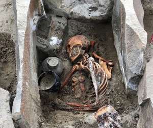 آینه و آجیل داخل قبر مومیایی ۲۰۰۰ ساله! + عکس