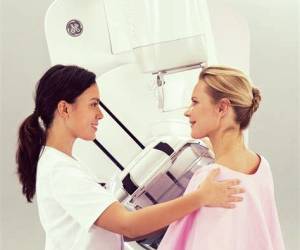 زنانی که حتما باید ماموگرافی انجام دهند