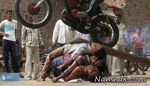 حرکت نمایشی خطرناک هندی در احمد آباد + عکس