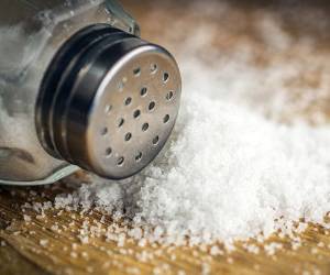 اینکه هوس خوردن نمک و غذای شور دارم از چیه ؟
