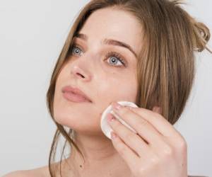 پاک کننده طبیعی آرایش برای چشم و صورت