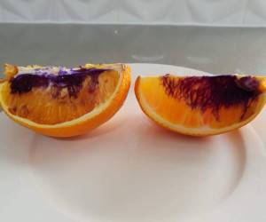 تغییر رنگ عجیب و غریب یک پرتقال ! + عکس