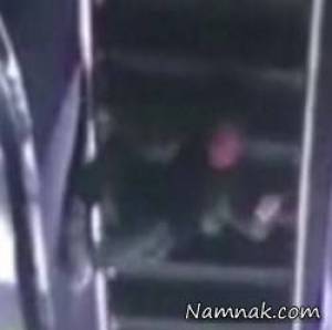 گیر افتادن وحشتناک مرد میانسال در پله برقی + تصاویر