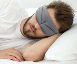 چشم بند خواب برای چه کسانی مفید است؟