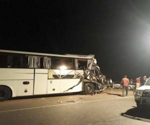برخورد اتوبوس و کامیون در اتوبان ساوه به تهران
