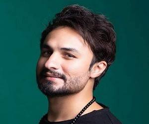 بیوگرافی مصطفی راغب خواننده ای جوان با جنس صدای خاص