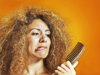 درمان موهای مجعد و آسیب دیده با مواد طبیعی در خانه