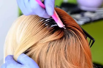رنگ مو چقدر باید روی سر بماند و زیاد ماندن آن چه عوارضی دارد ؟